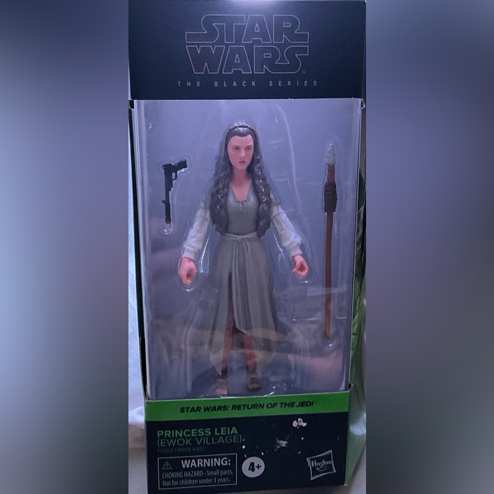 Starwars leía in Ewok village the black series